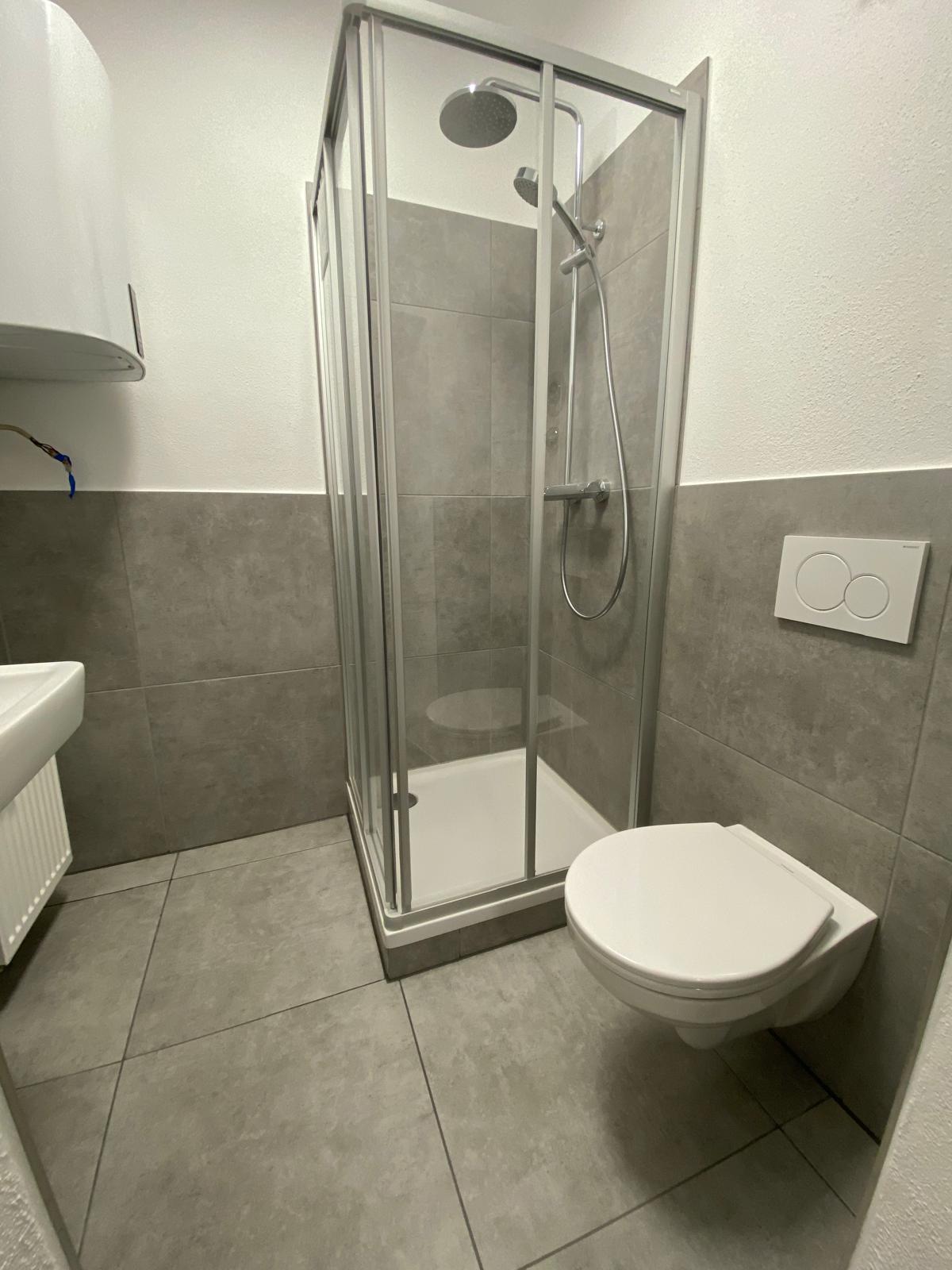 Badsanierung mit Dusche – Nach der Arbeit 1